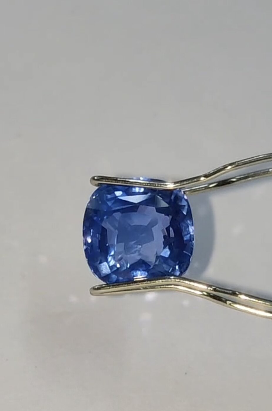 Сапфир 4.14 ct, огранка кушон